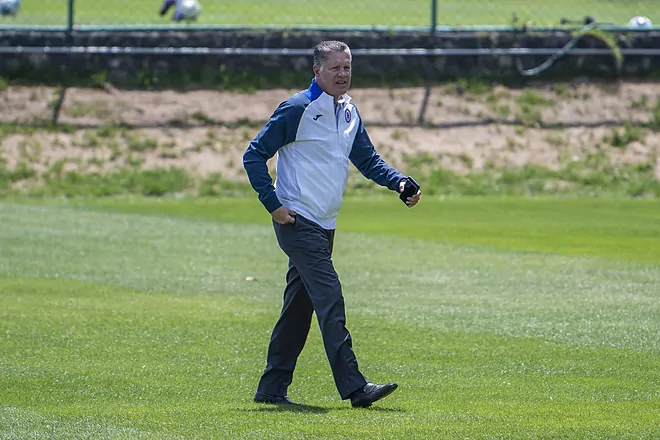 Ricardo Peláez pide sanciones para jugadores de Cruz Azul: «Hay que tener dignidad y vergüenza»