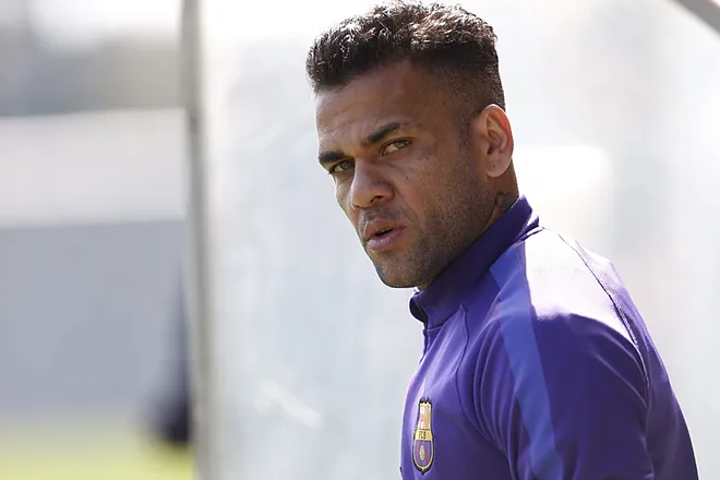 Dani Alves regresa a las leyendas del Barcelona