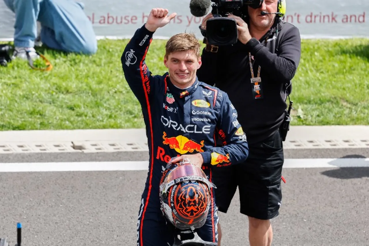No se va: Confirma Max Verstappen que se queda en Red Bull para 2026
